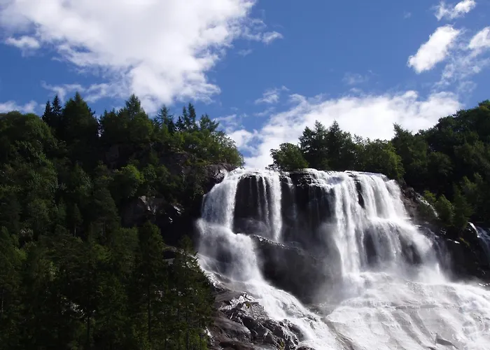 בית נופש Fjordhytte-3 In Traumhafter Lage 100 Meter Vom Hardangerfjord, Motorboot Mietbar Aenes